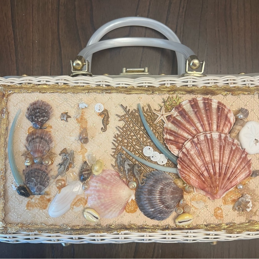 Vintage Seashell Embellished White Wicker Handbag - Picture 5 of 16
